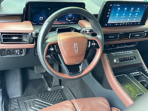 Used 2025 Lincoln Aviator Reserve AWD/4WD image 11