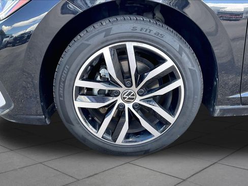 Used 2025 Volkswagen Jetta SE FWD image 10