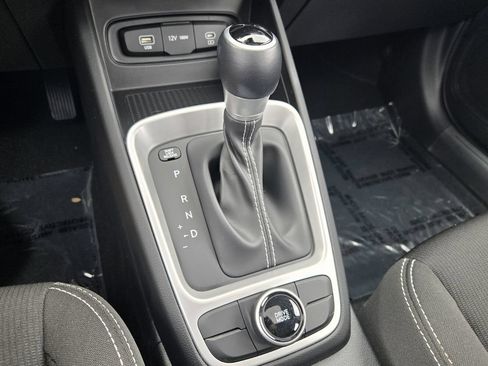 Certified 2023 Hyundai Venue SEL FWD image 18