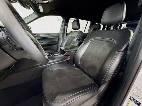 Used 2024 Jeep Grand Cherokee L Laredo image 20