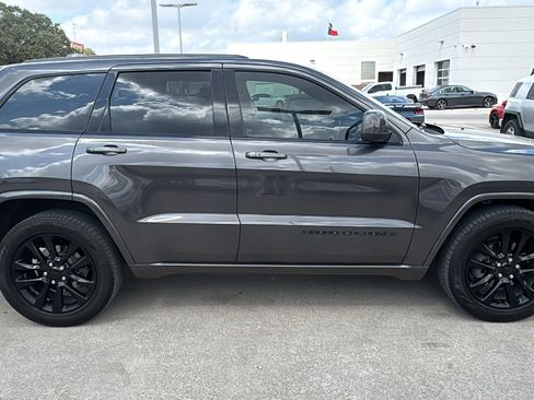 Used 2020 Jeep Grand Cherokee Altitude image 8