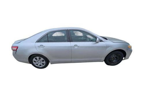 Used 2010 Toyota Camry LE FWD image 7