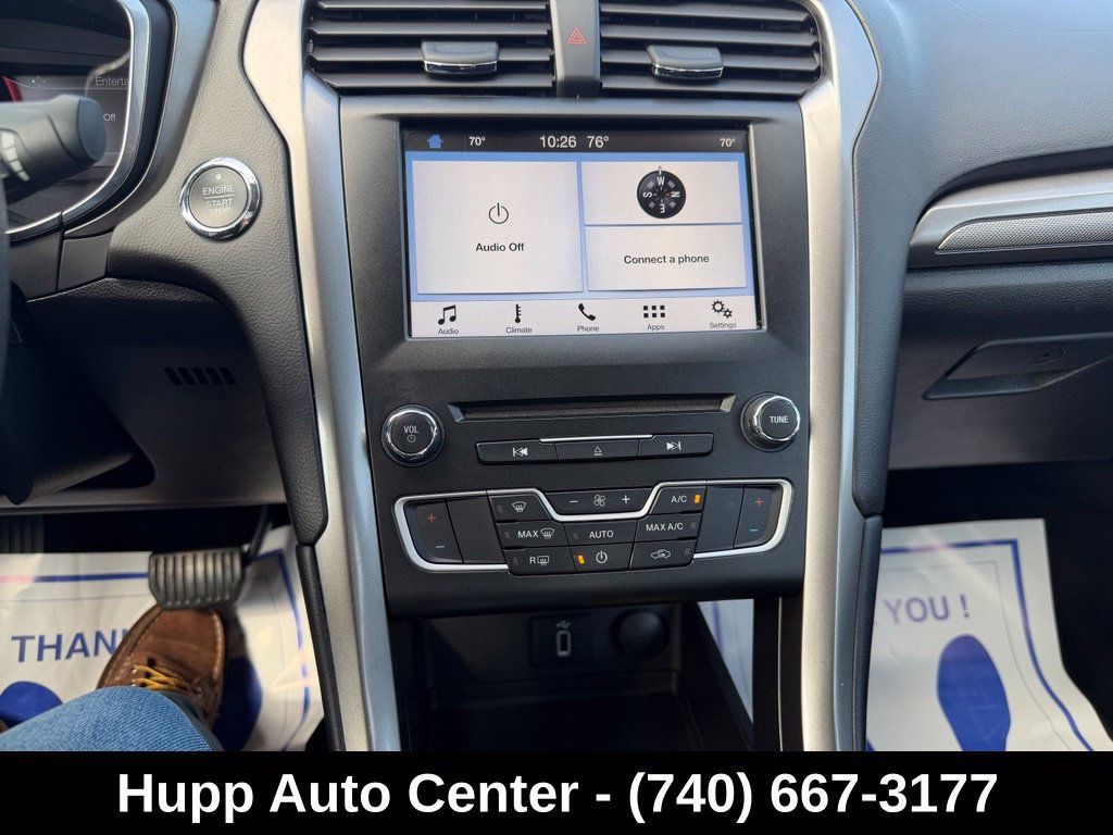 Used 2017 Ford Fusion SE w/ Fusion SE Technology Package FWD image 11