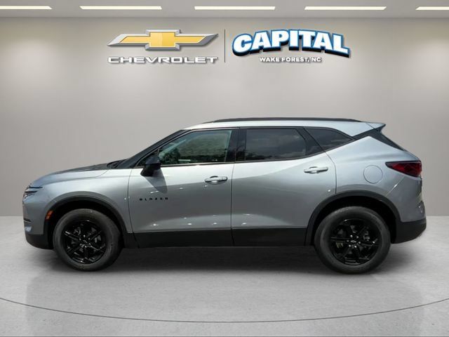 Used 2023 Chevrolet Blazer LT w/ Convenience Package FWD image 2