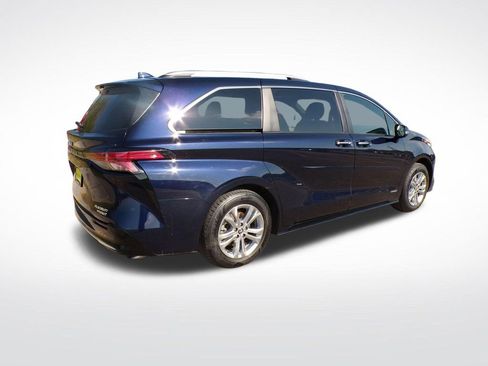 Used 2021 Toyota Sienna Platinum AWD/4WD image 7