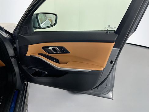 Used 2025 BMW 330i xDrive Sedan w/ Premium Package image 28