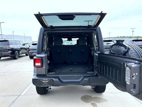 Used 2025 Jeep Wrangler Unlimited Sport AWD/4WD image 21