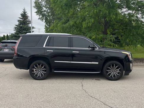 Used 2017 Cadillac Escalade Luxury AWD/4WD image 3