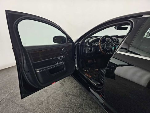 Used 2019 Jaguar XJ L Portfolio image 19