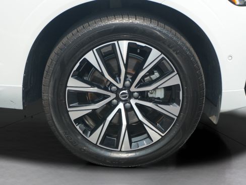 Used 2024 Volvo XC60 B5 Plus AWD/4WD image 52