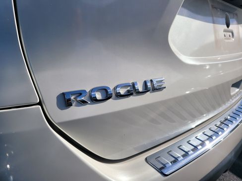 Used 2016 Nissan Rogue SV FWD image 6