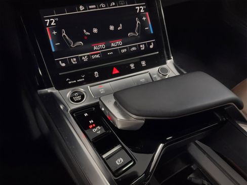 Used 2021 Audi e-tron Premium Plus w/ Premium Plus Package image 25