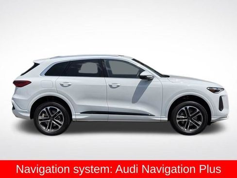 Certified 2025 Audi Q5 Premium w/ Convenience Package AWD/4WD image 10