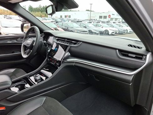 Used 2023 Jeep Grand Cherokee Altitude image 11