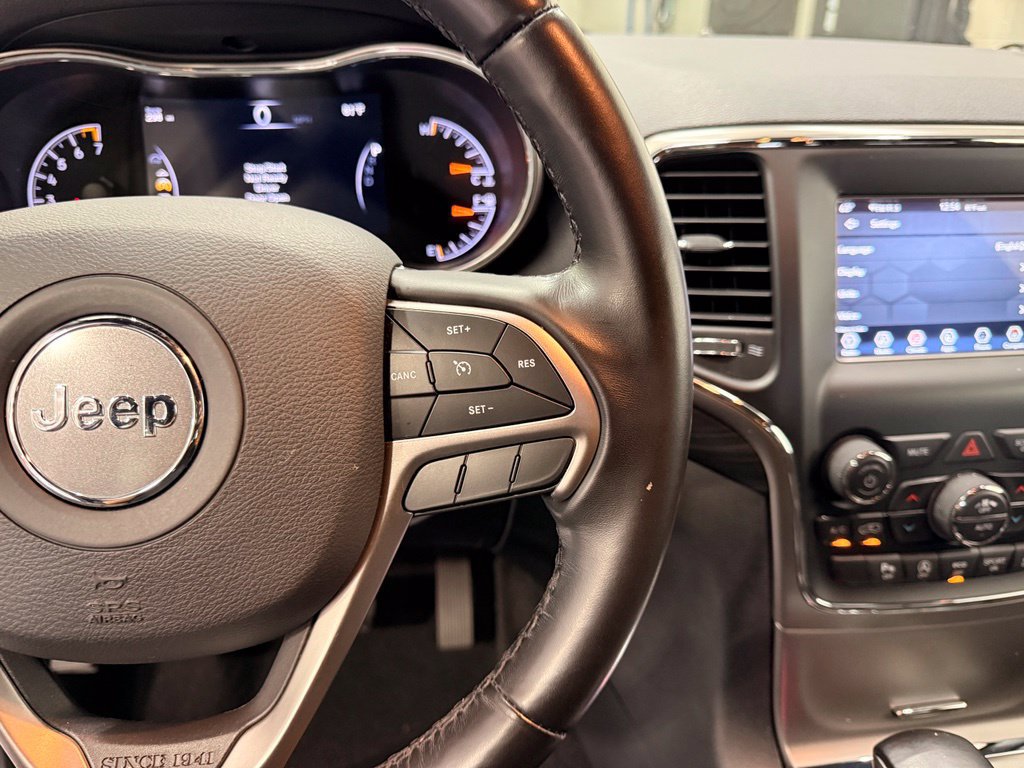 Used 2020 Jeep Grand Cherokee Laredo AWD/4WD image 14