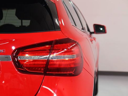 Certified 2019 Mercedes-Benz GLA 250 4MATIC image 15