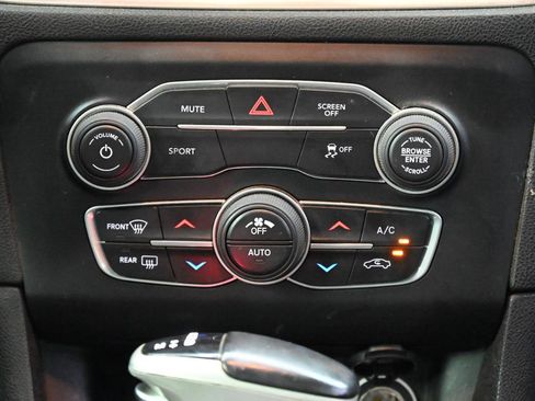 Used 2017 Dodge Charger R/T RWD image 29