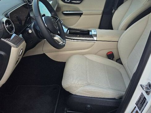 Used 2025 Mercedes-Benz GLC 300 image 10