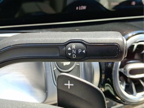 Used 2021 Mercedes-Benz GLB 250 4MATIC image 16