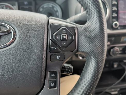 Used 2021 Toyota Tacoma TRD Off-Road w/ Technology Package AWD/4WD image 6