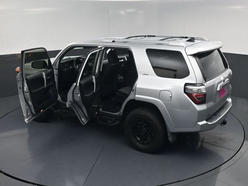 Used 2017 Toyota 4Runner SR5 RWD image 11