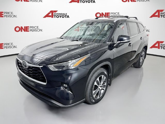 Used 2023 Toyota Highlander XLE FWD image 3