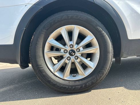 Used 2019 Kia Sorento FWD V6 image 17