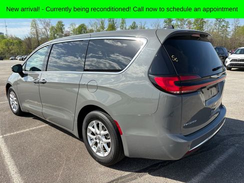 Used 2023 Chrysler Pacifica Touring-L image 10