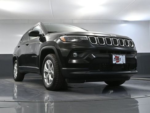 Used 2024 Jeep Compass Latitude w/ Convenience Group AWD/4WD image 53