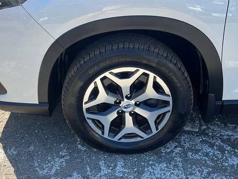 Certified 2023 Subaru Forester Premium image 9
