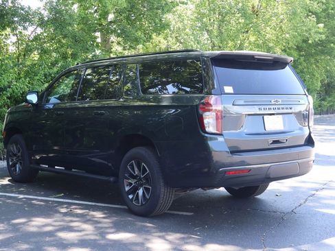 Certified 2022 Chevrolet Suburban Z71 w/ Luxury Package AWD/4WD image 8