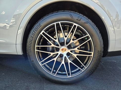 New 2025 Porsche Cayenne E-Hybrid Coupe image 11