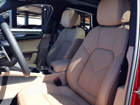 New 2026 Porsche Macan image 5