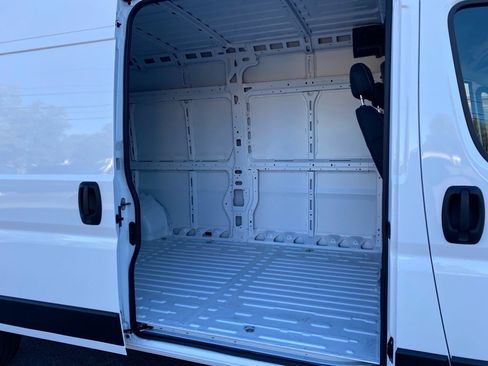 Used 2025 RAM ProMaster 2500 w/ Storage Group image 20