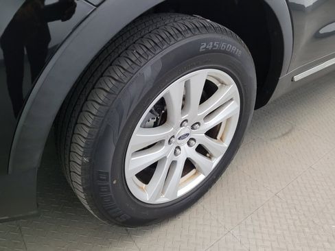 Used 2018 Ford Explorer XLT w/ Equipment Group 202A AWD/4WD image 31