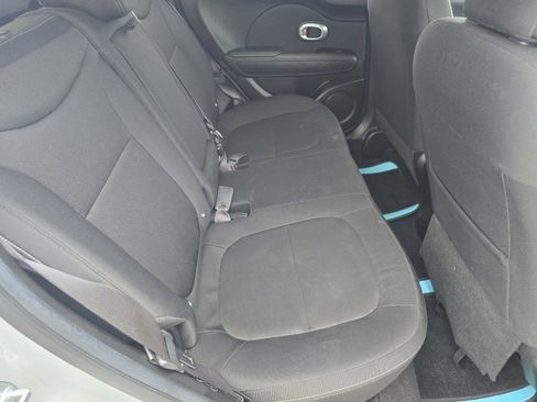 Used 2014 Kia Soul FWD image 19