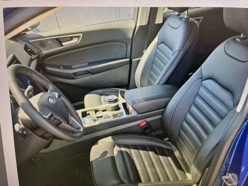 Used 2024 Ford Edge SEL w/ Convenience Package image 3