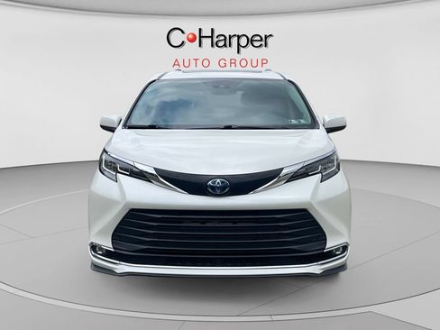 Used 2021 Toyota Sienna XLE w/ XLE Plus Package FWD image 8