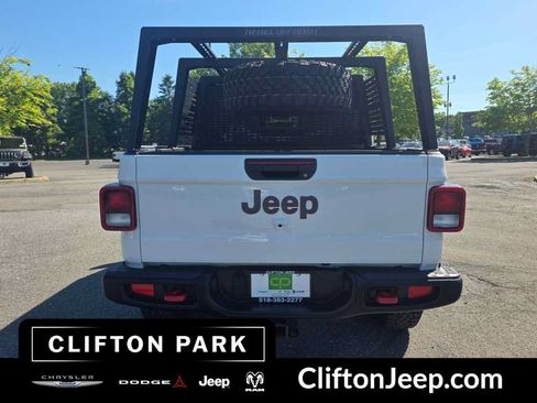 Used 2023 Jeep Gladiator Rubicon w/ Cold Weather Group AWD/4WD image 5