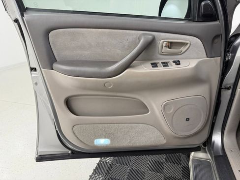 Used 2005 Toyota Sequoia SR5 RWD image 13