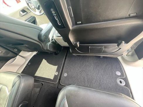 Certified 2021 Chrysler Pacifica Touring-L w/ Uconnect Theater Family Group FWD image 26