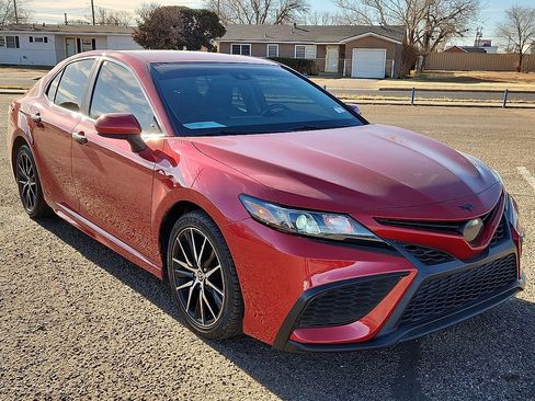 Used 2021 Toyota Camry SE image 4