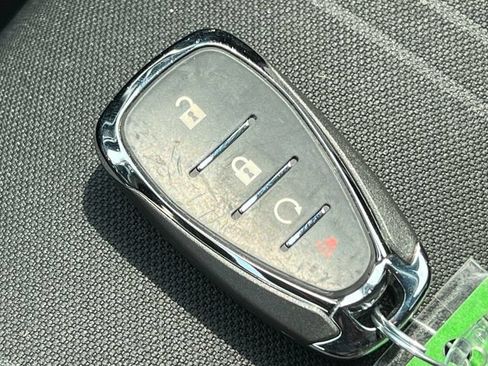 Used 2018 Chevrolet Trax LT w/ LT Convenience Package FWD image 7