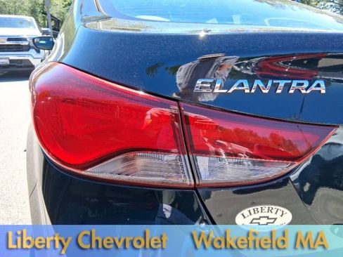 Used 2016 Hyundai Elantra SE w/ Option Group 02 FWD image 15