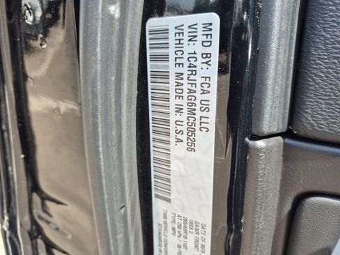 Used 2021 Jeep Grand Cherokee Laredo AWD/4WD image 25