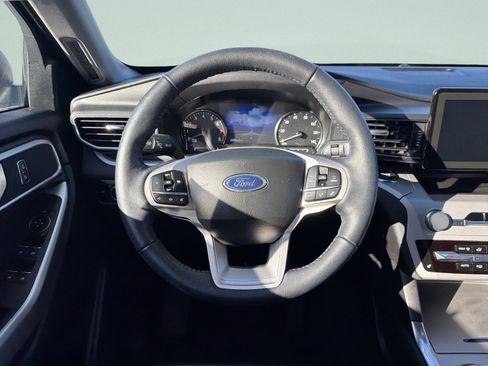 Used 2023 Ford Explorer XLT image 21