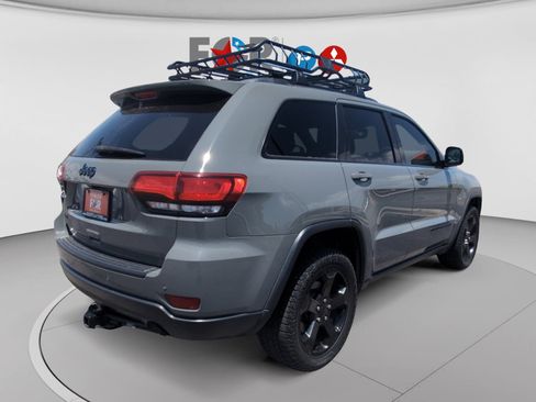 Used 2020 Jeep Grand Cherokee Laredo AWD/4WD image 5