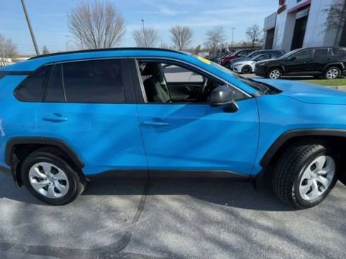 Used 2019 Toyota RAV4 LE w/ Carpet Mat Package AWD/4WD image 9