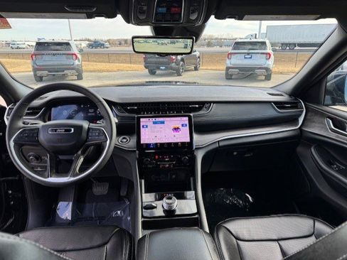 Used 2024 Jeep Grand Cherokee L Limited w/ Luxury Tech Group II image 28