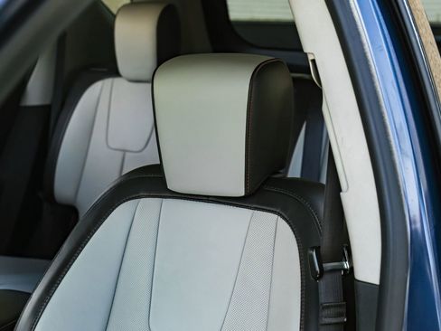 Used 2017 Chevrolet Equinox Premier w/ Enhanced Convenience Package AWD/4WD image 32